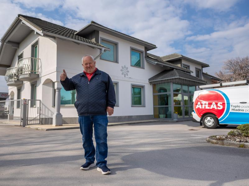 4 STANOVANJA, STARA PLINSKA PEČ IN OBČUTNO NIŽJI STROŠKI OGREVANJA