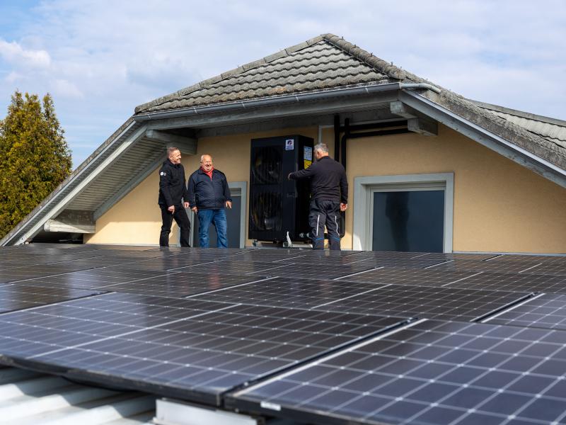 4 STANOVANJA, STARA PLINSKA PEČ IN OBČUTNO NIŽJI STROŠKI OGREVANJA